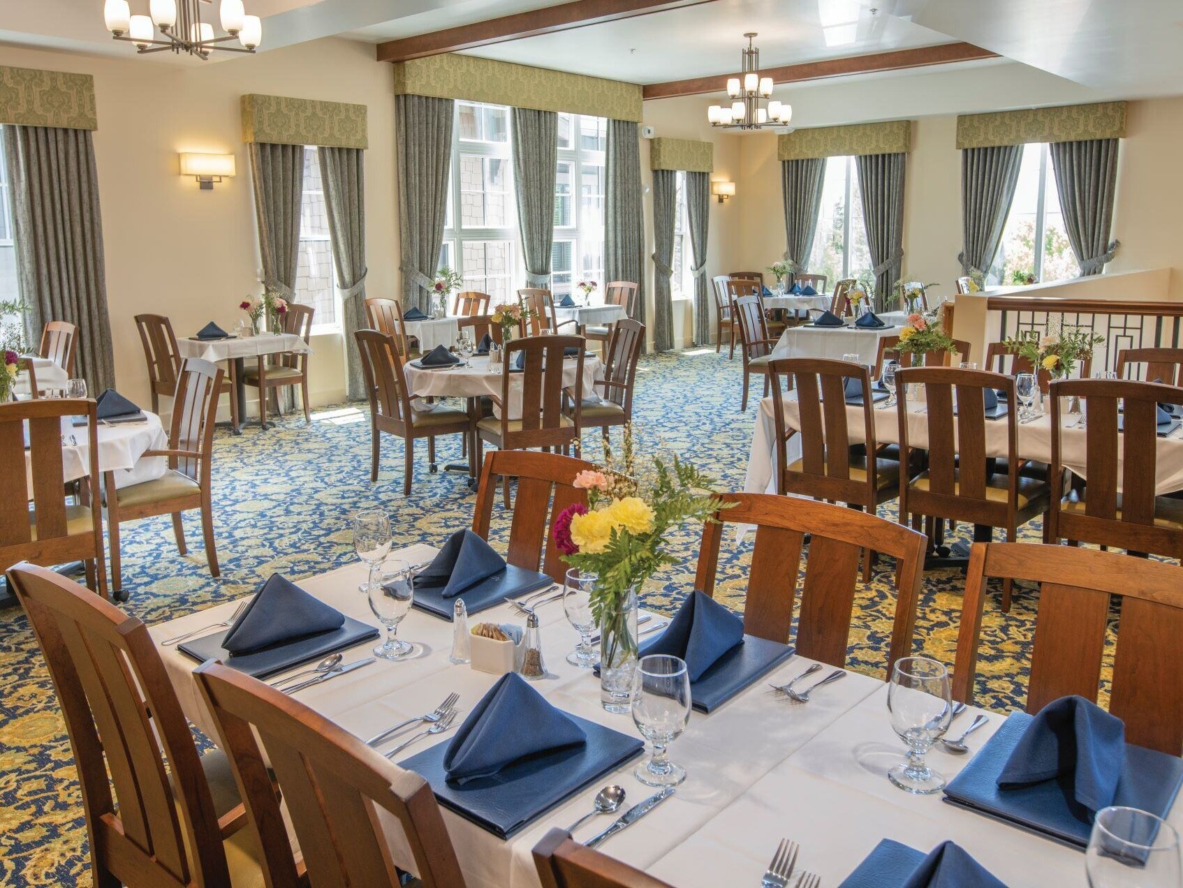 22-SRS-AL-Dining-002_4C-1-1-1
