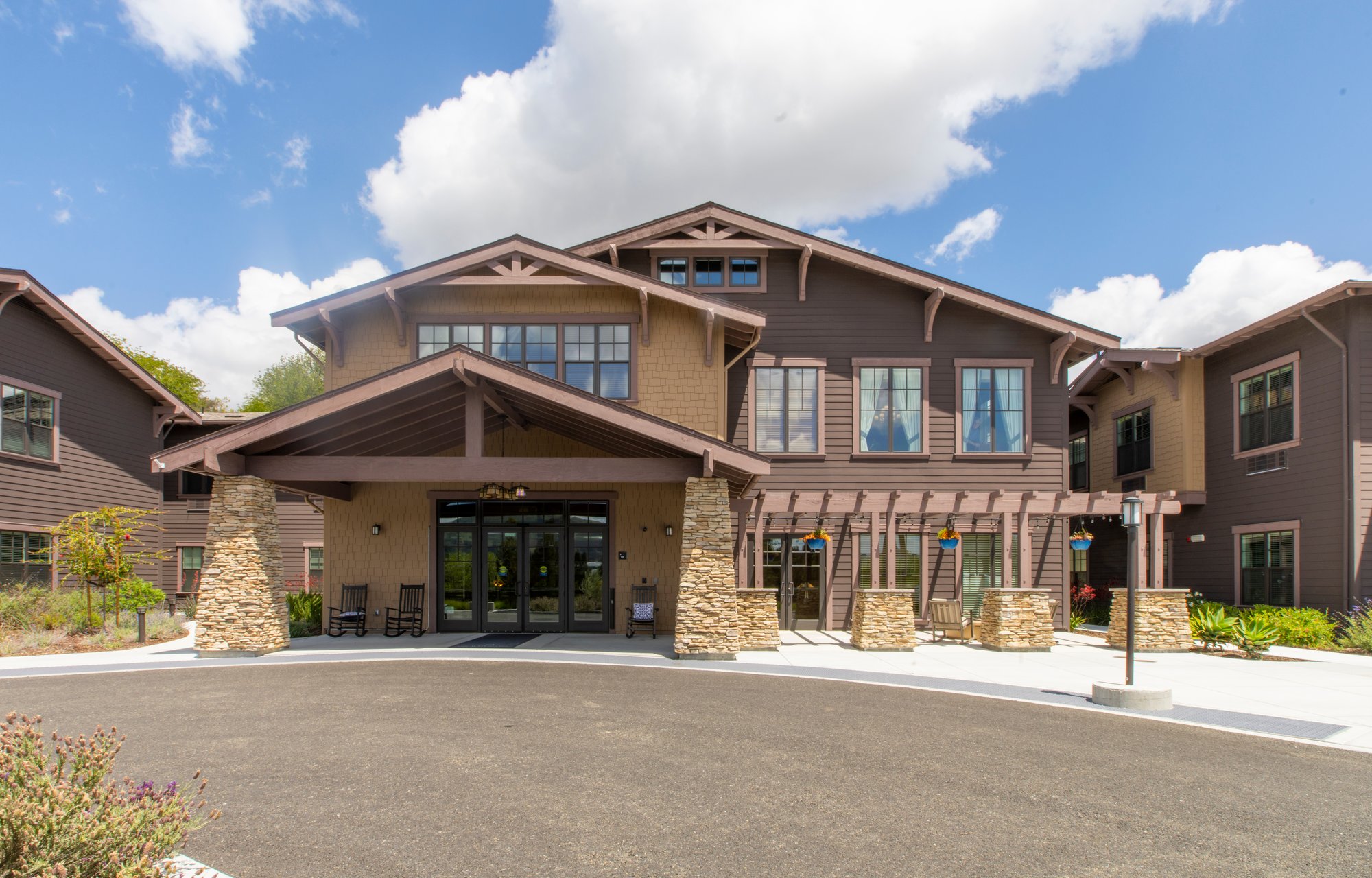 4_main entry_22-SRS-Exteriors-007